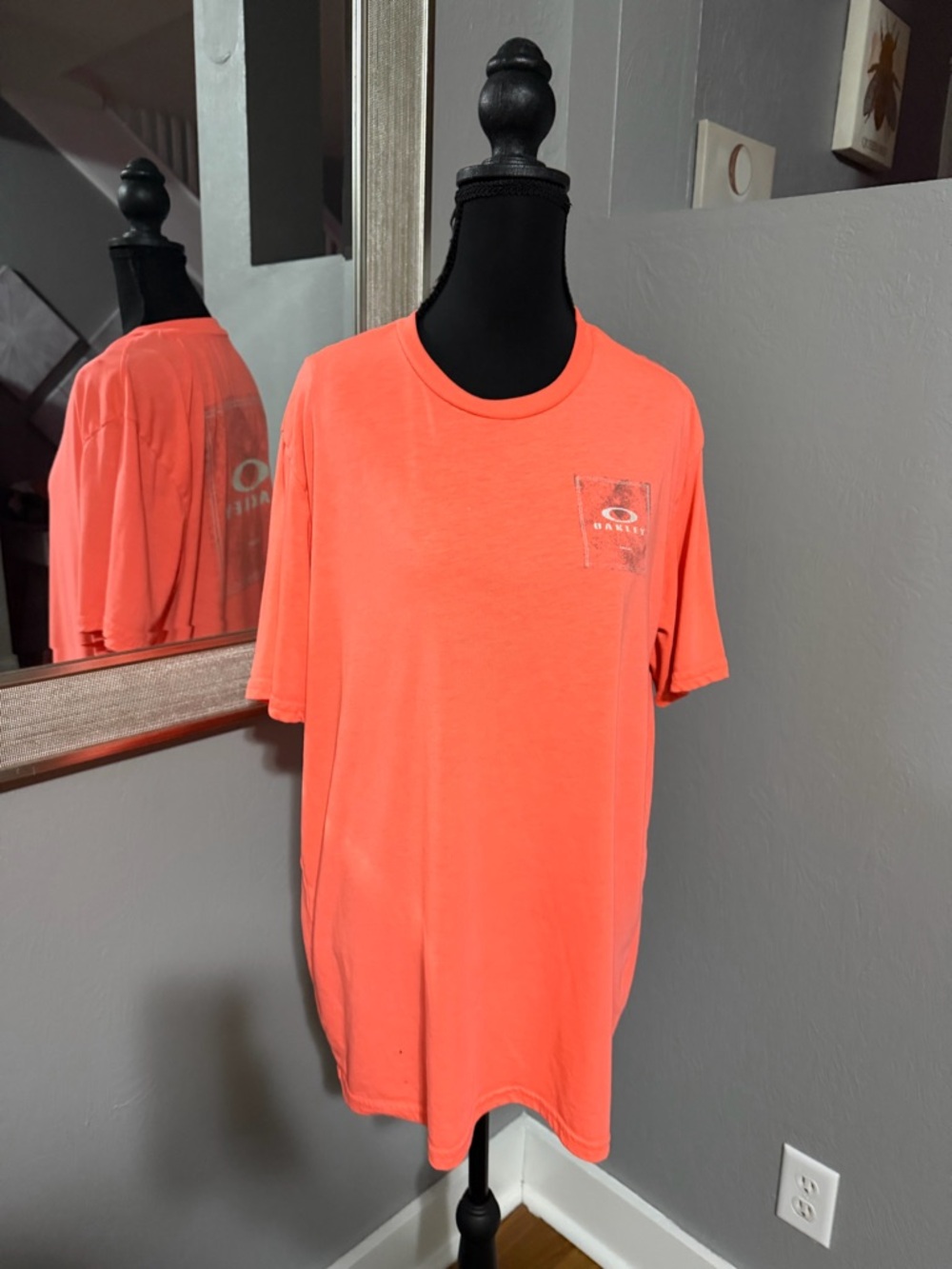 Buckle 4 Shirt Bundle Size XL. Includes 2 Hurley, 1 Oakley, & 1 Veece. - Picture 2 of 12